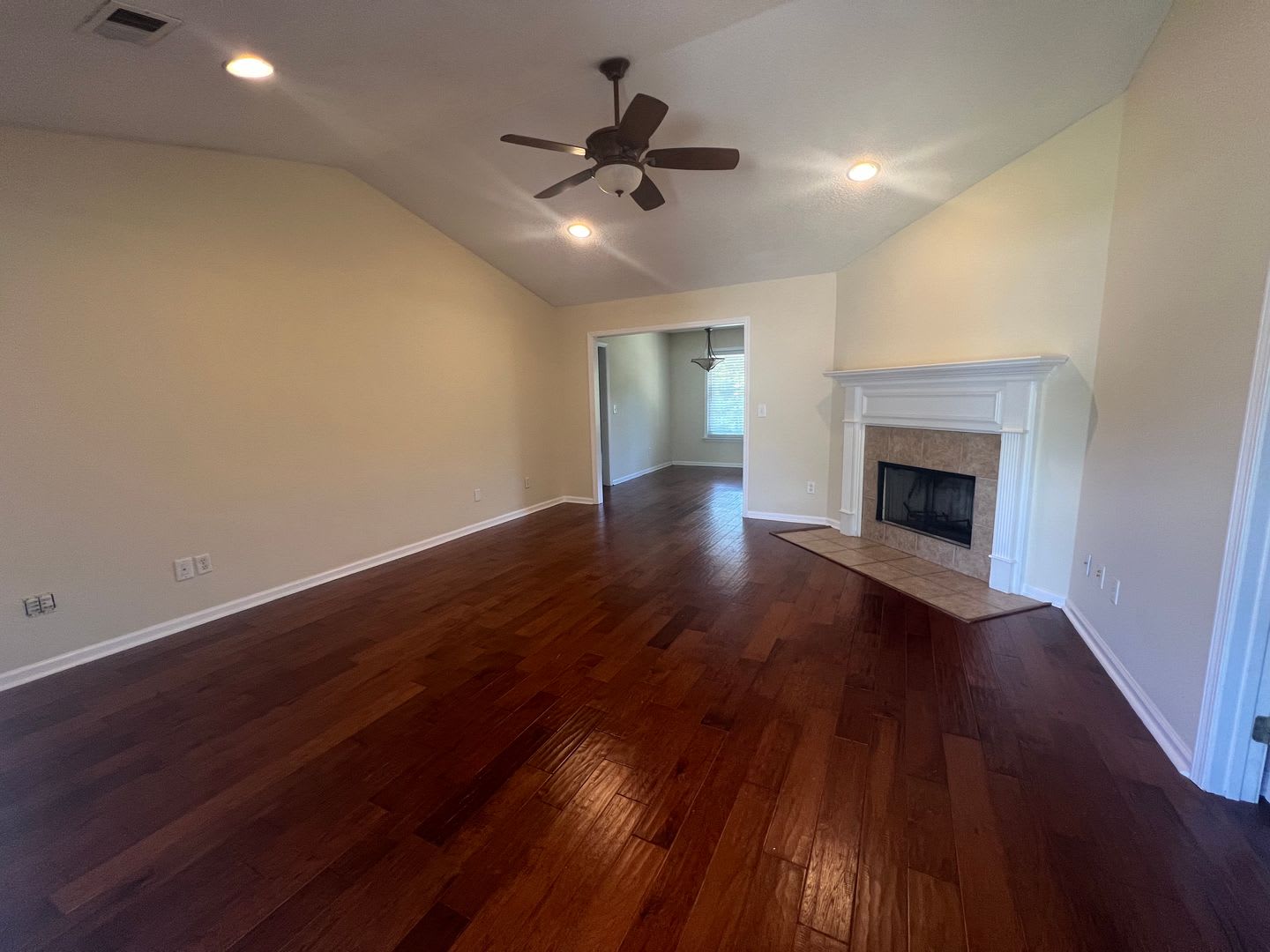 3 Bed 2 Bath In River Point – photo 5