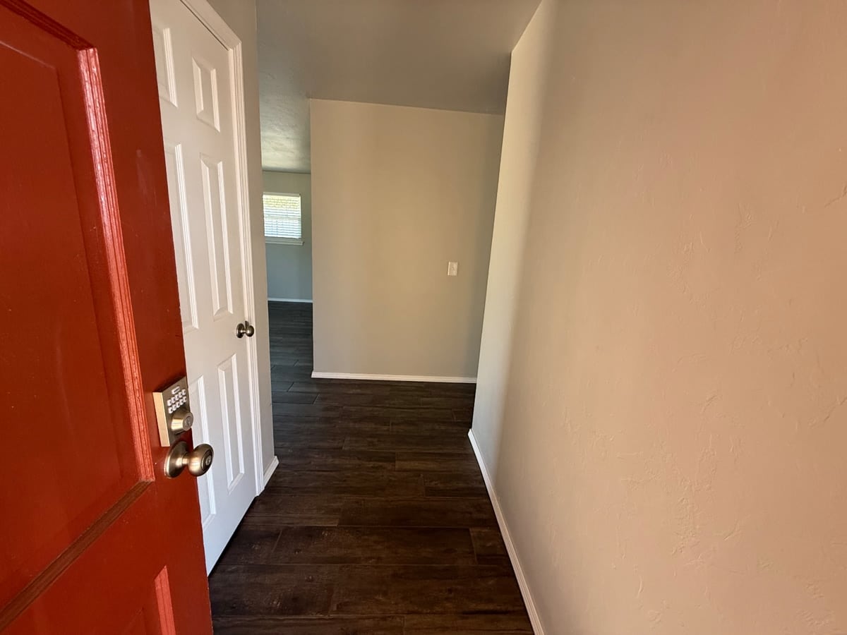 5813 NW 66th St – photo 3