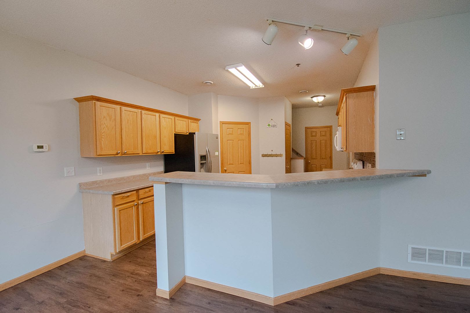Rare 3 bedroom end unit Boulder Ridge townhome! – photo 5
