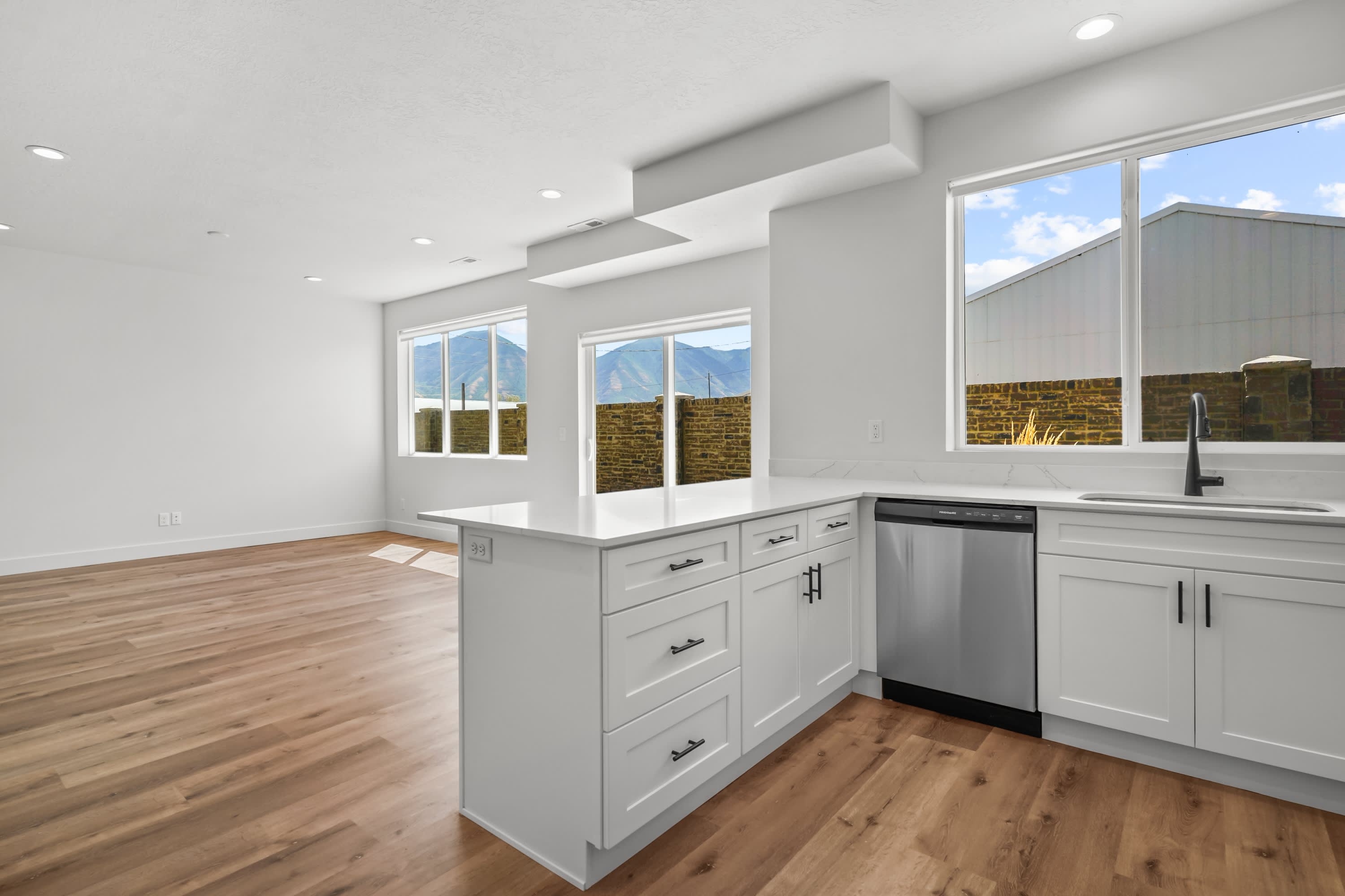 481 W 1760 N – photo 2