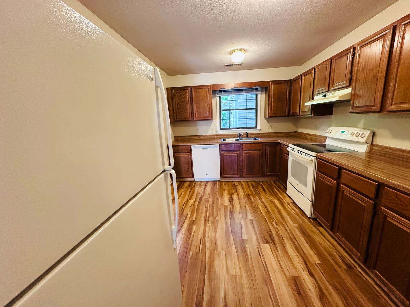 3 Bedroom 2.5 Townhouse – photo 5