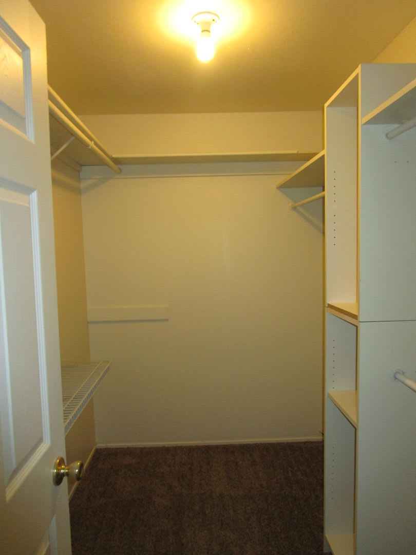 MOVE IN SPECIAL!!! Parkway Gardens Condos – photo 5
