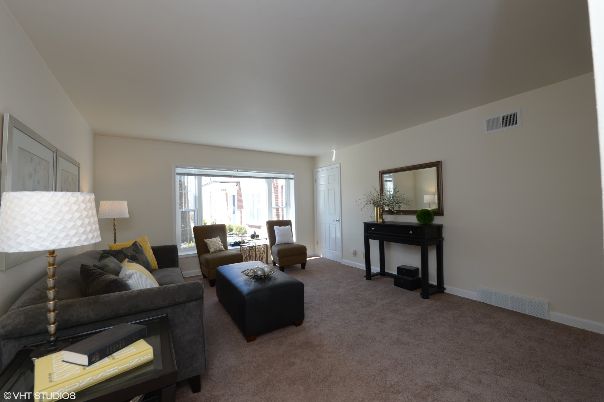 Colonial Court Apartments – photo 3