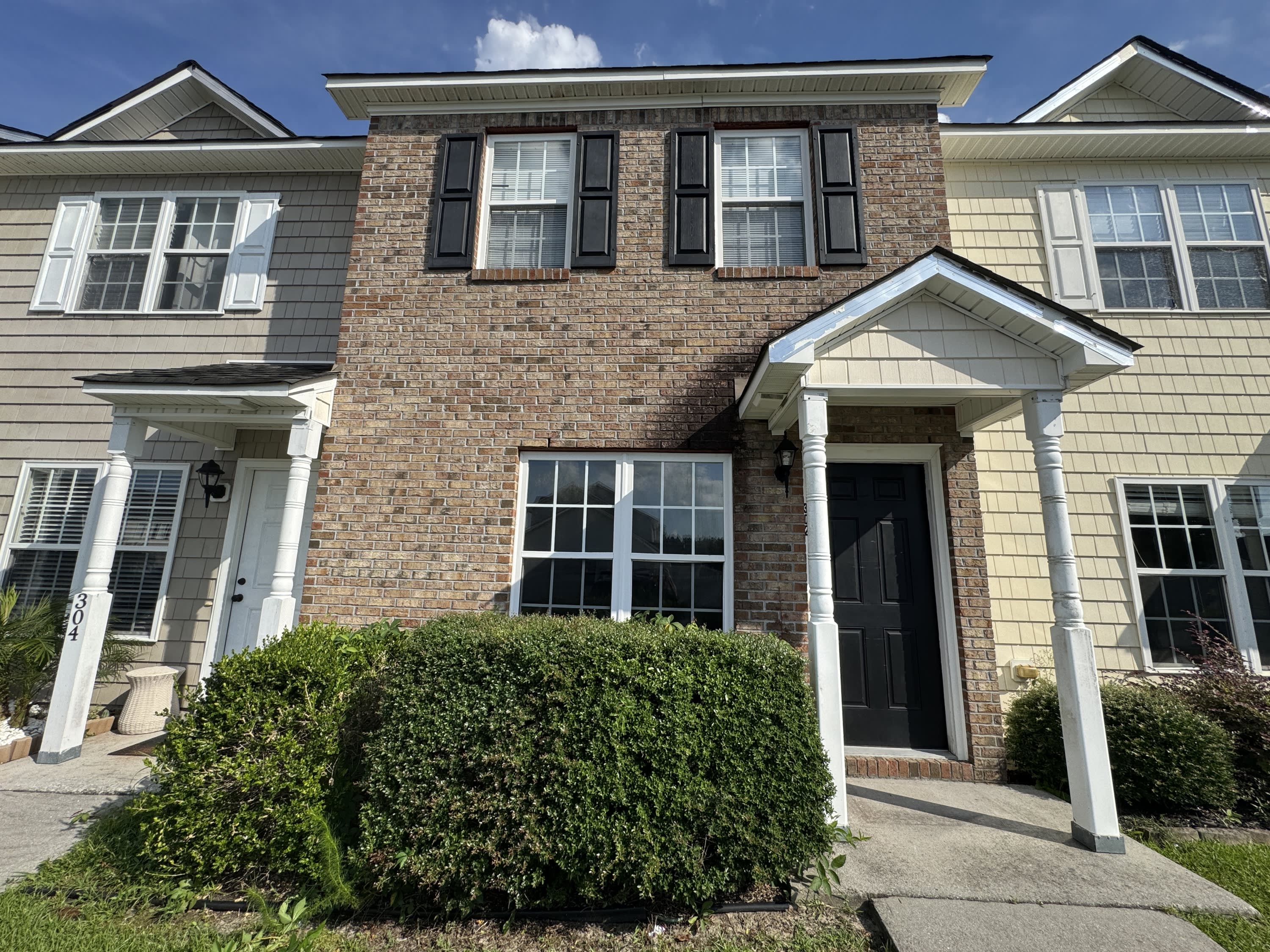 302 Streamwood Drive – photo 1