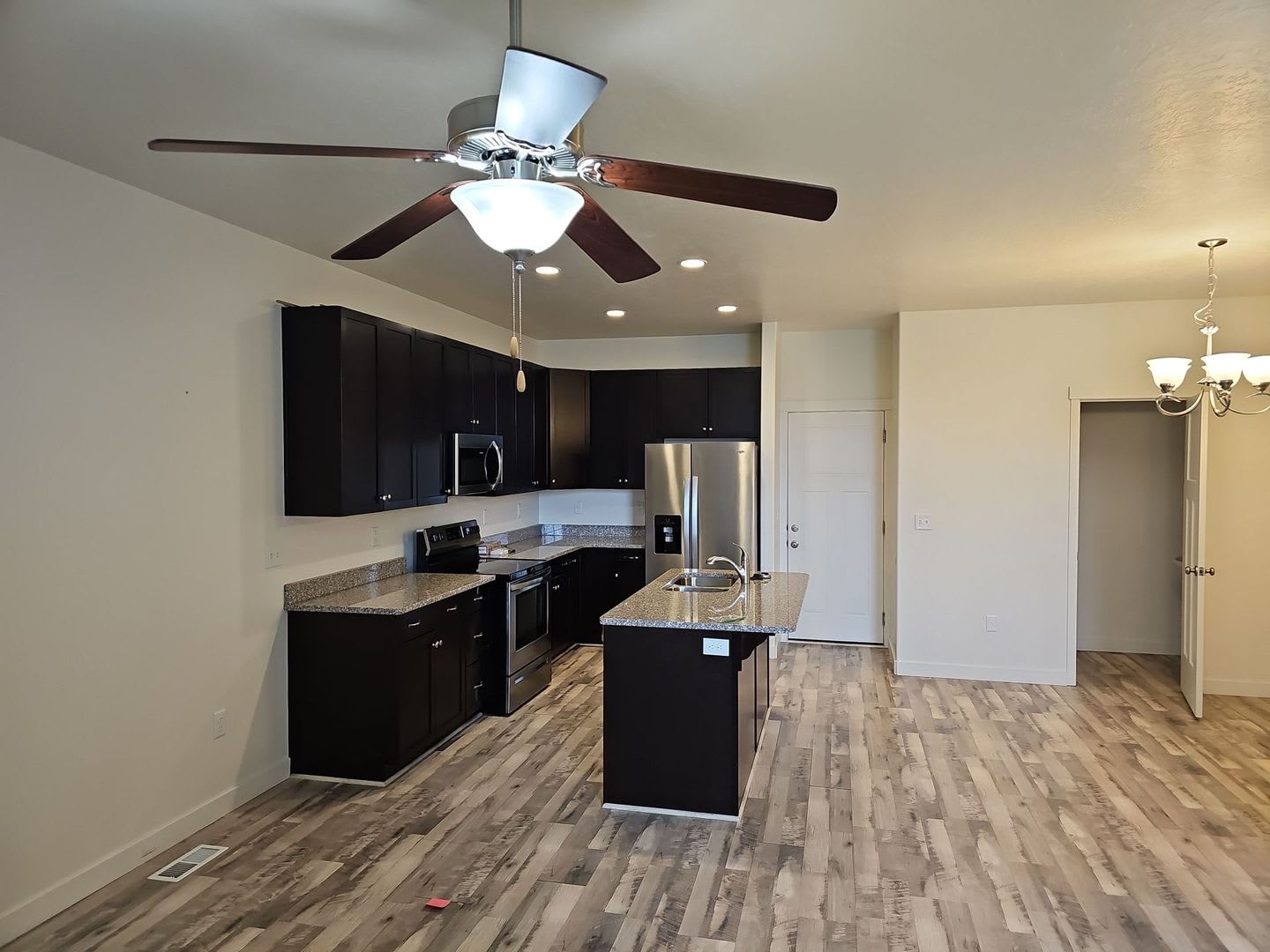 August Rent Free 3 Bed 3 5 Bath Town Home For Rent In Bluffdale – photo 2