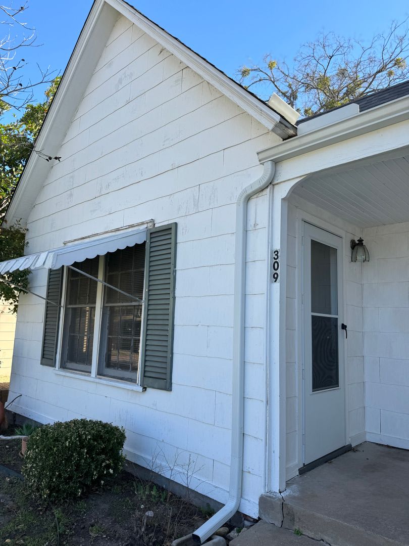 1/1 Historic CHARM + Wood Floors + Across from City Park and Pool – photo 4