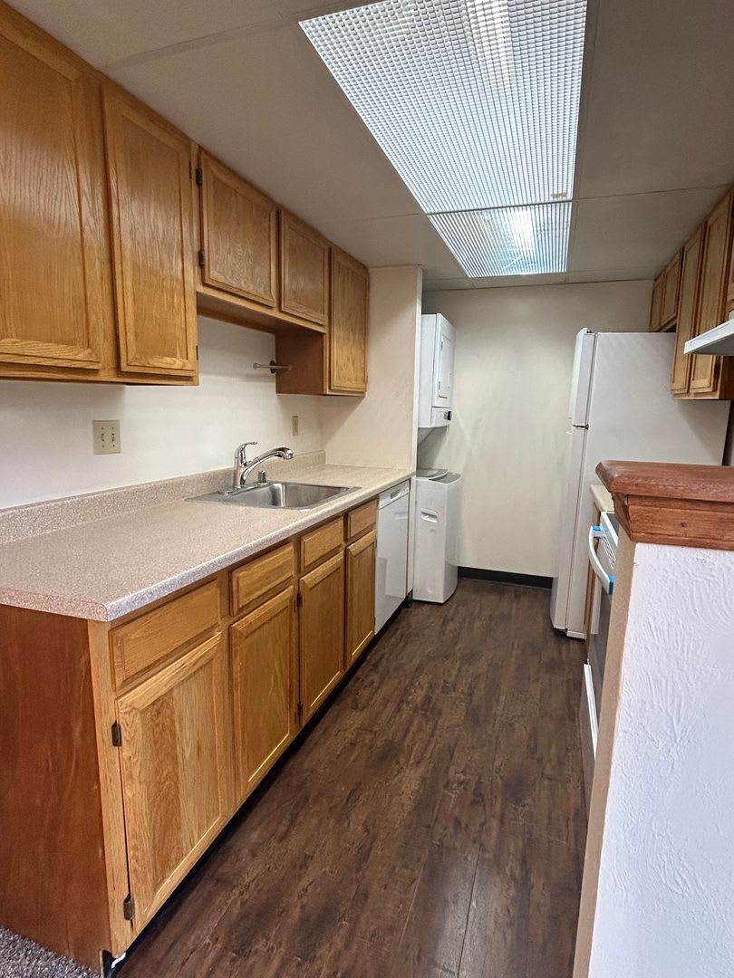 Village Seven Newly Updated All Electric $1500/Month 1 Bed/ 1 Bath Townhome – photo 5