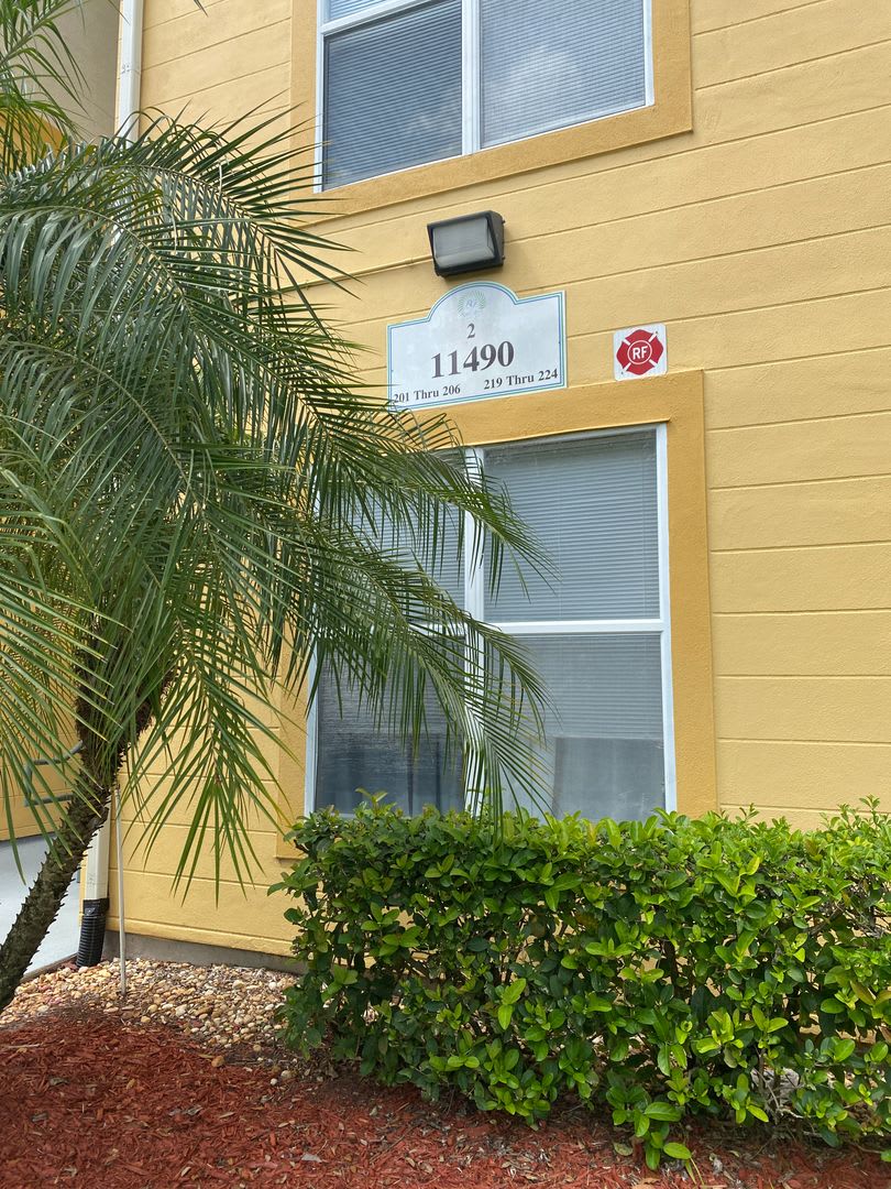 11490 Villa Grand # 209 – photo 3