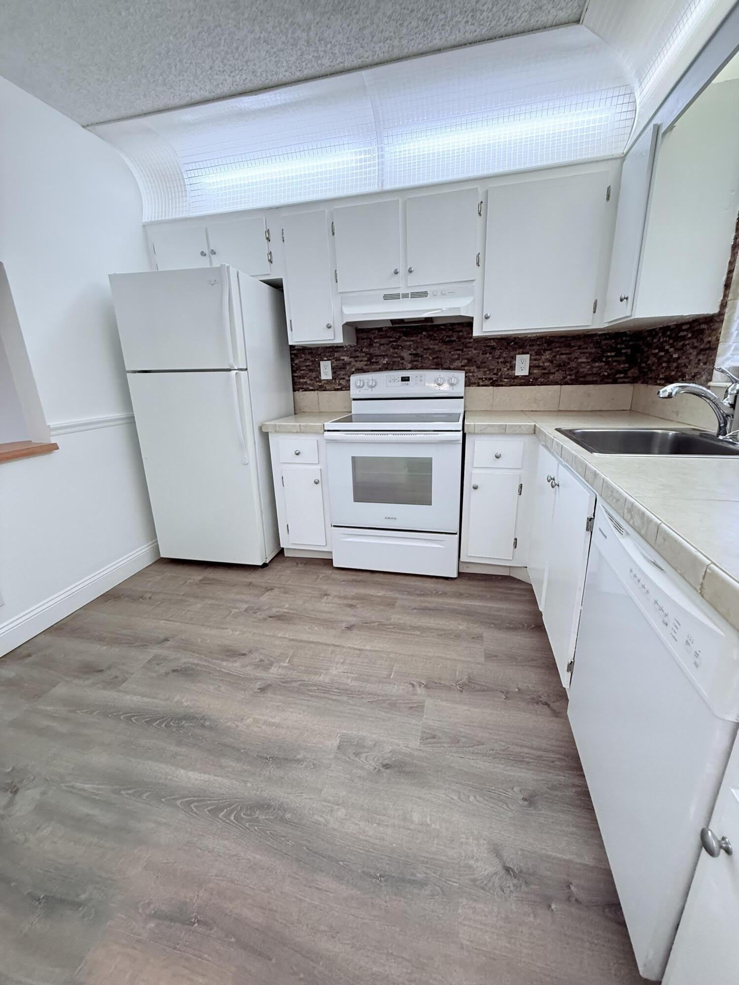 9235 SW 8th Street – photo 2