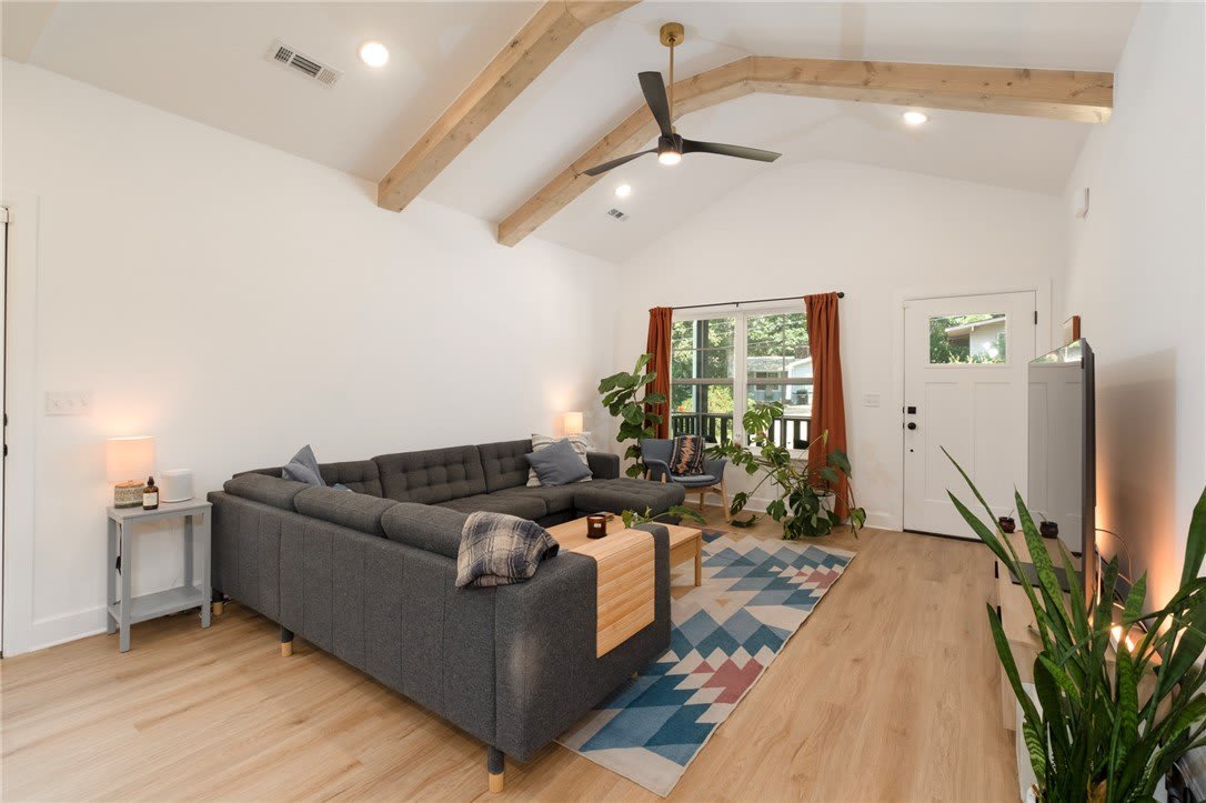 87 Leicester Drive – photo 4