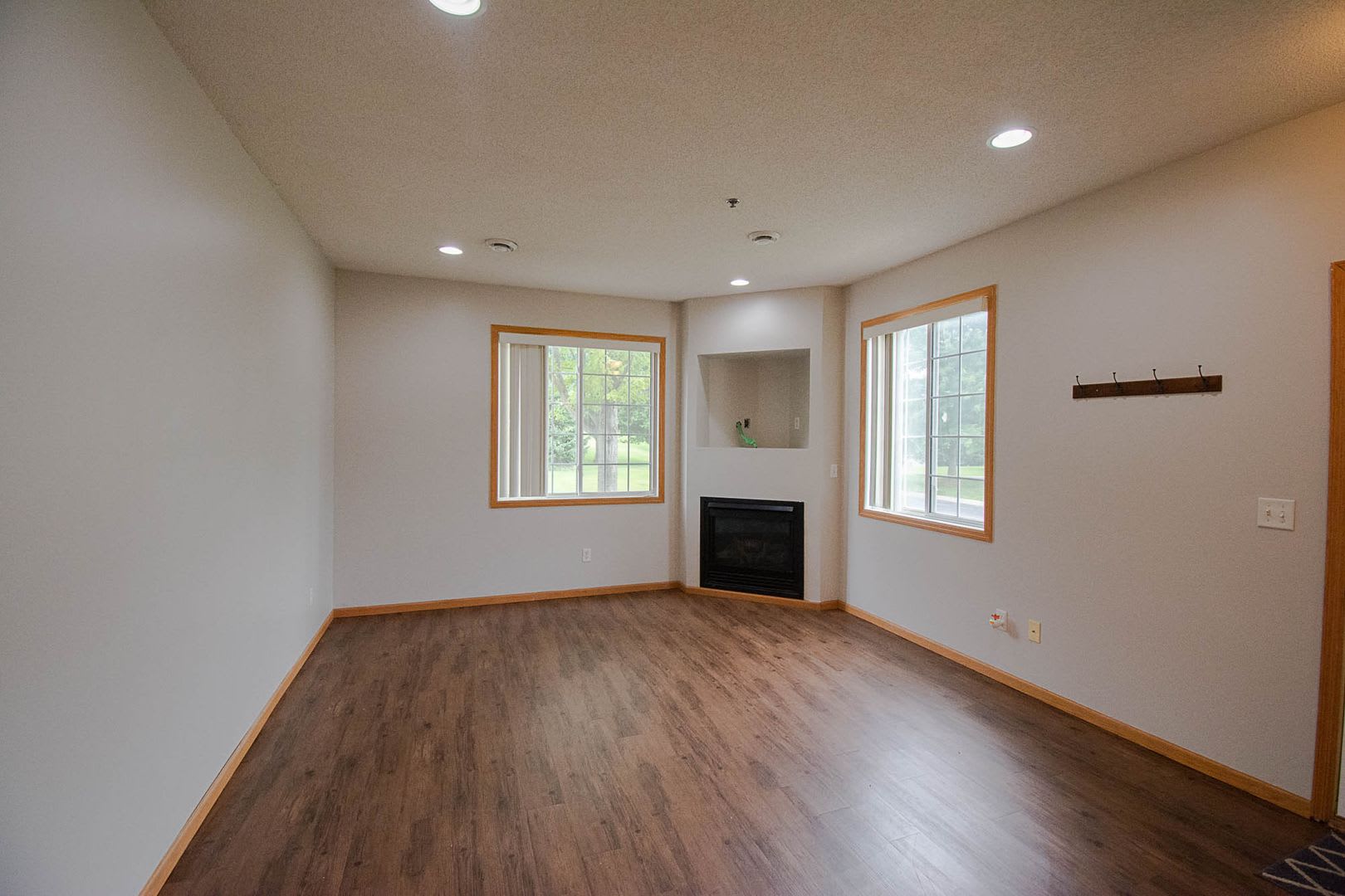 Rare 3 bedroom end unit Boulder Ridge townhome! – photo 2