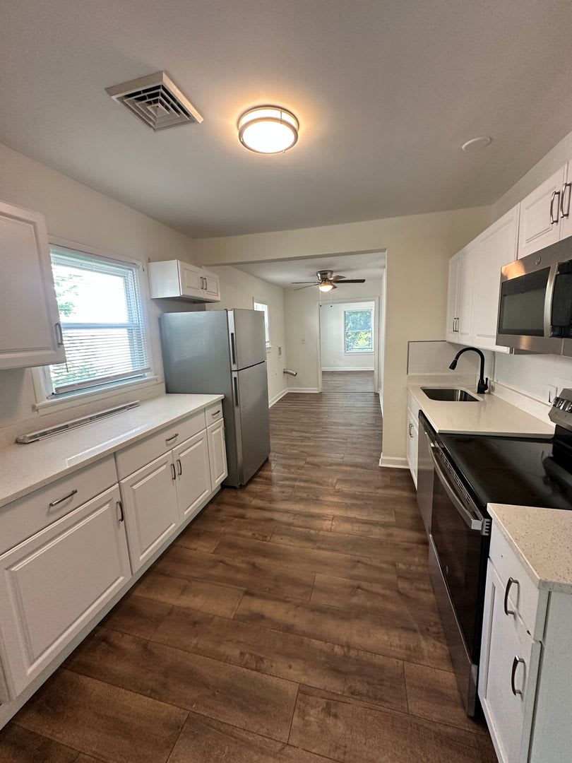 3 Bedroom Fully Renovated Hampton Home – photo 5