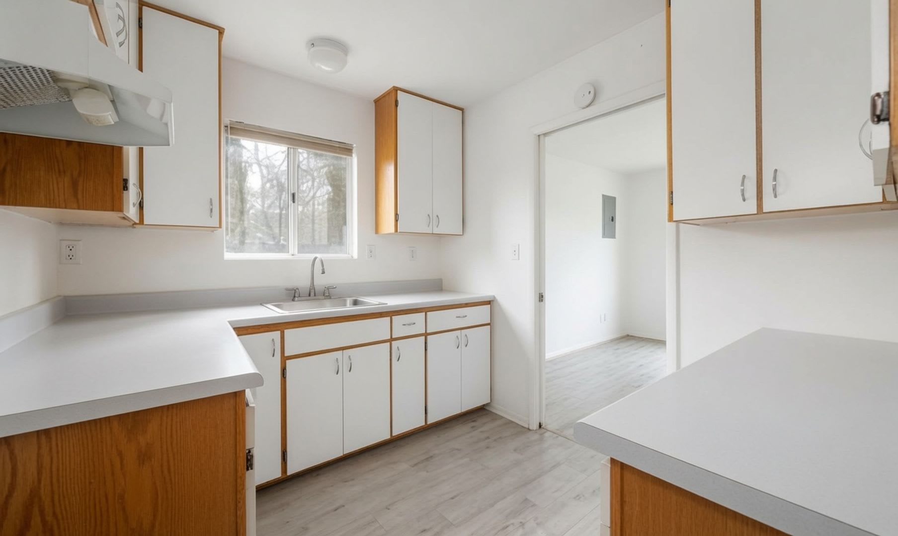 Beautiful Detached 1 Bedroom Home in Lakeside! – photo 5