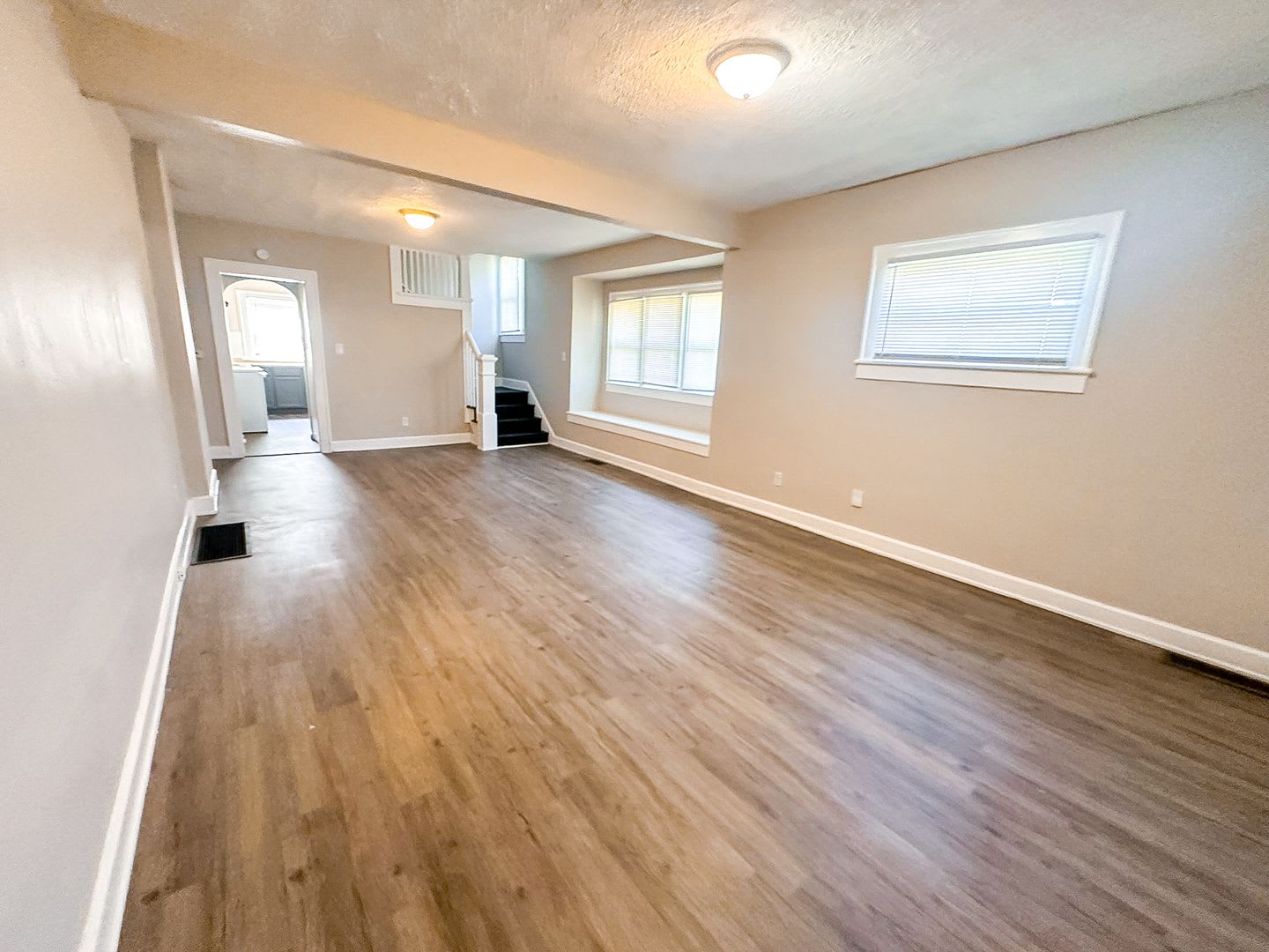 5033-5035 E New York St – photo 3