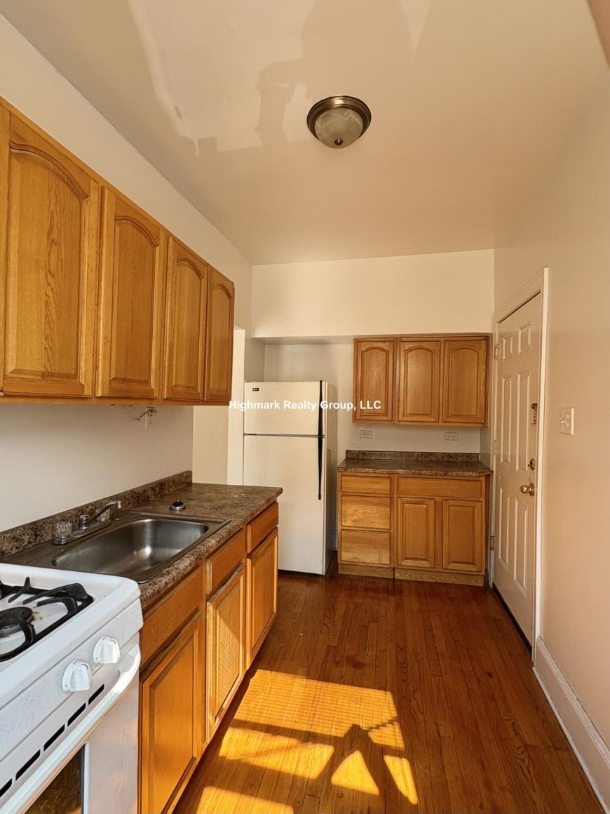 1370 West Estes Ave – photo 3