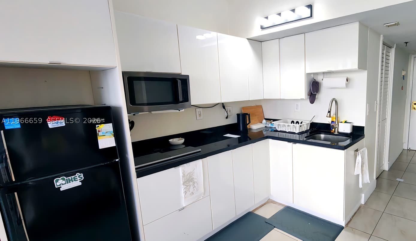 555 NE 15th St – photo 4