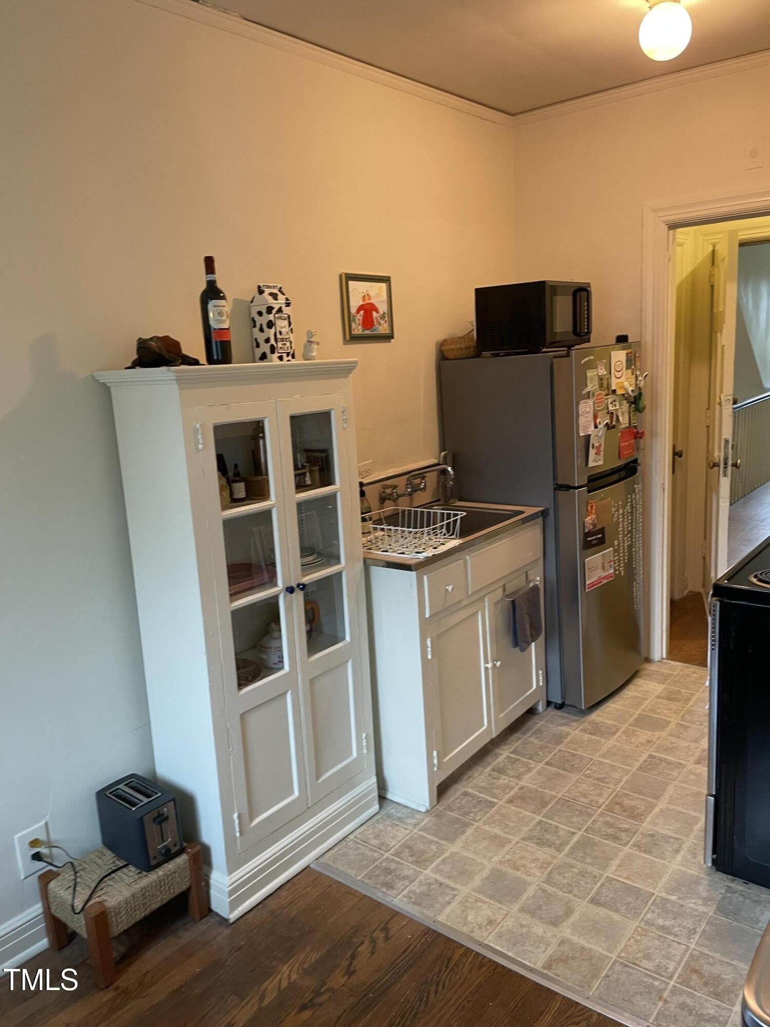 2402 Clark Avenue – photo 4