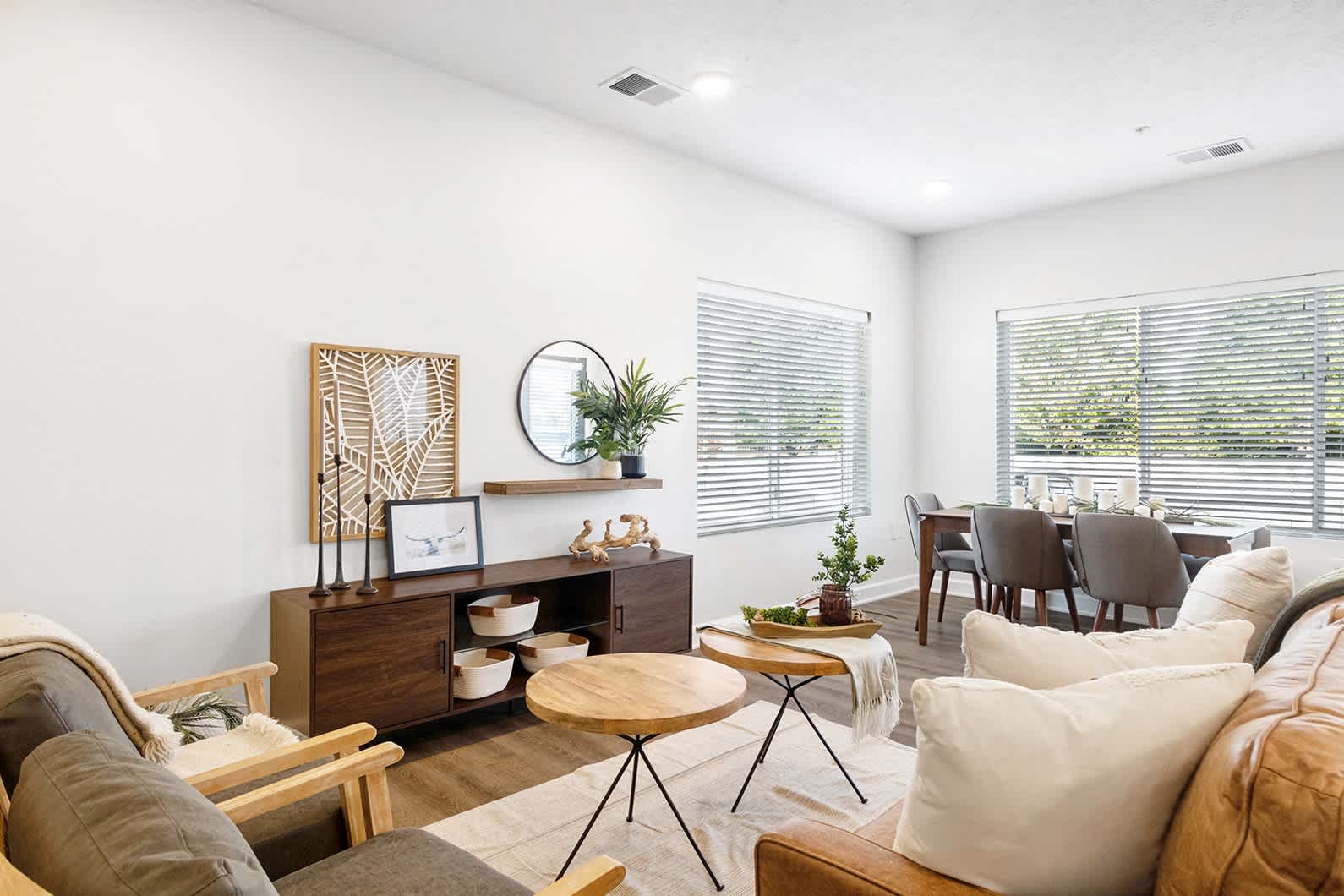 Page Living at Pinnacle Hills – photo 5