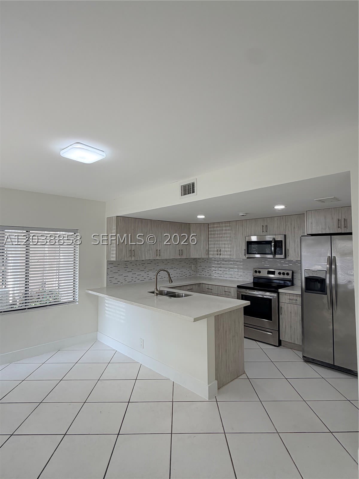 4705 SW 62nd Ave – photo 4