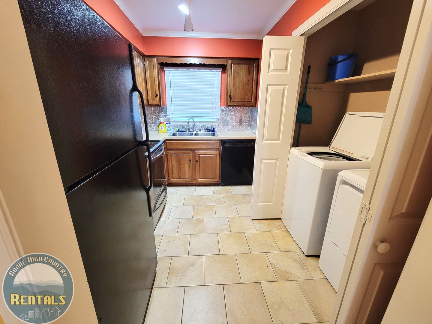 Charming 2BR/1.5BA Townhome Near the Greenway! – photo 4