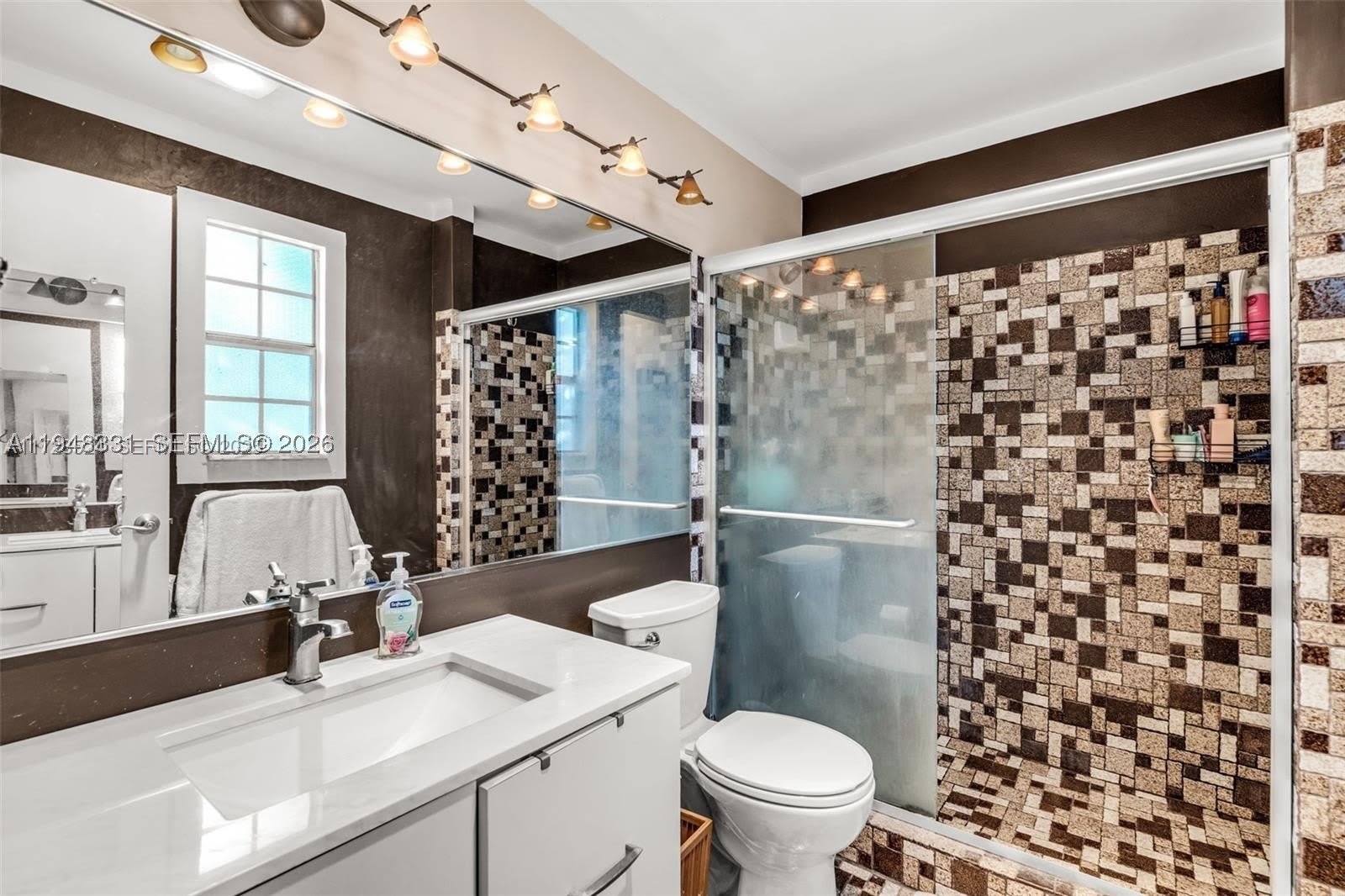 320 SE 10th Ave – photo 4