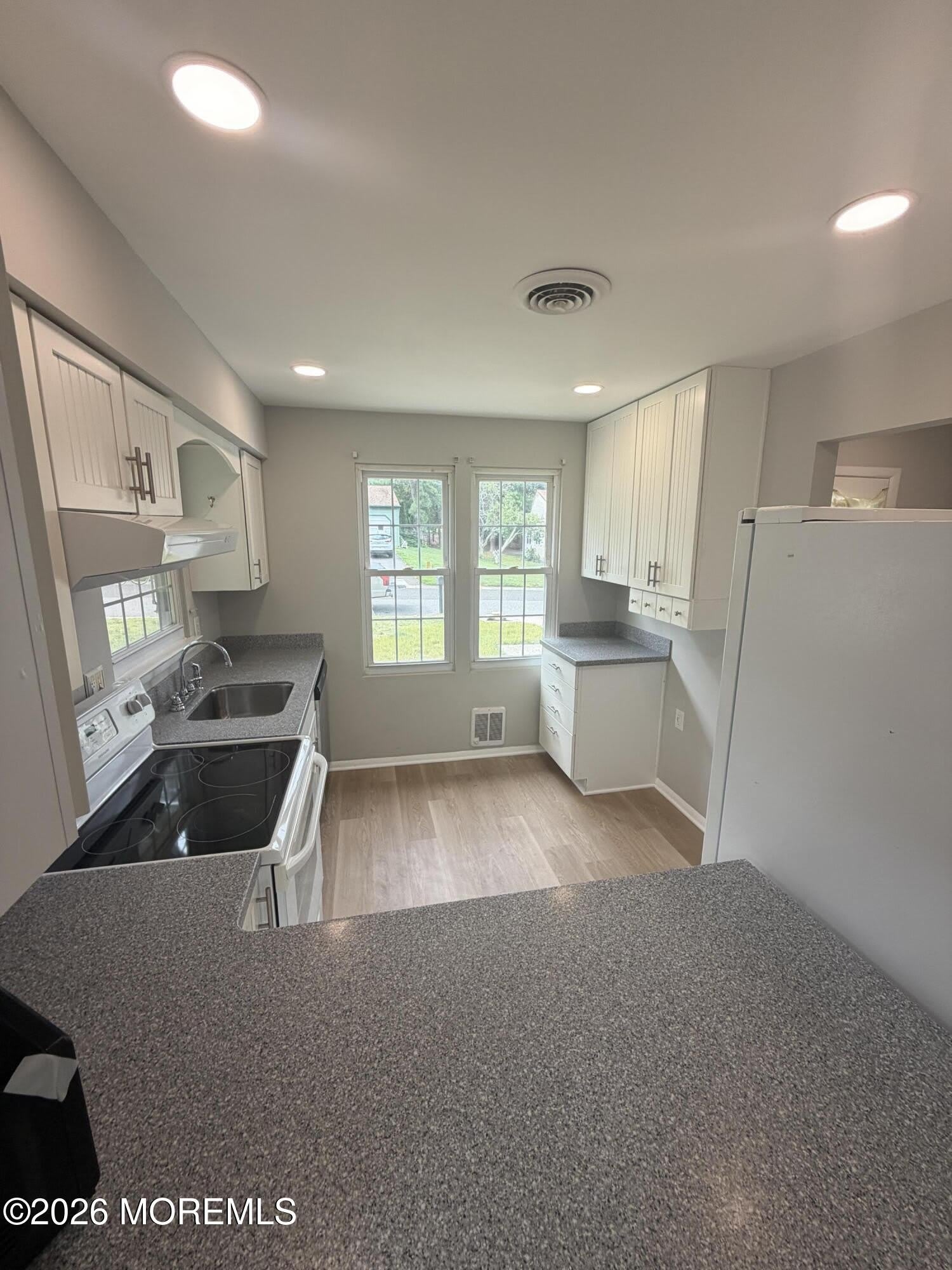 35 Milford Avenue – photo 4