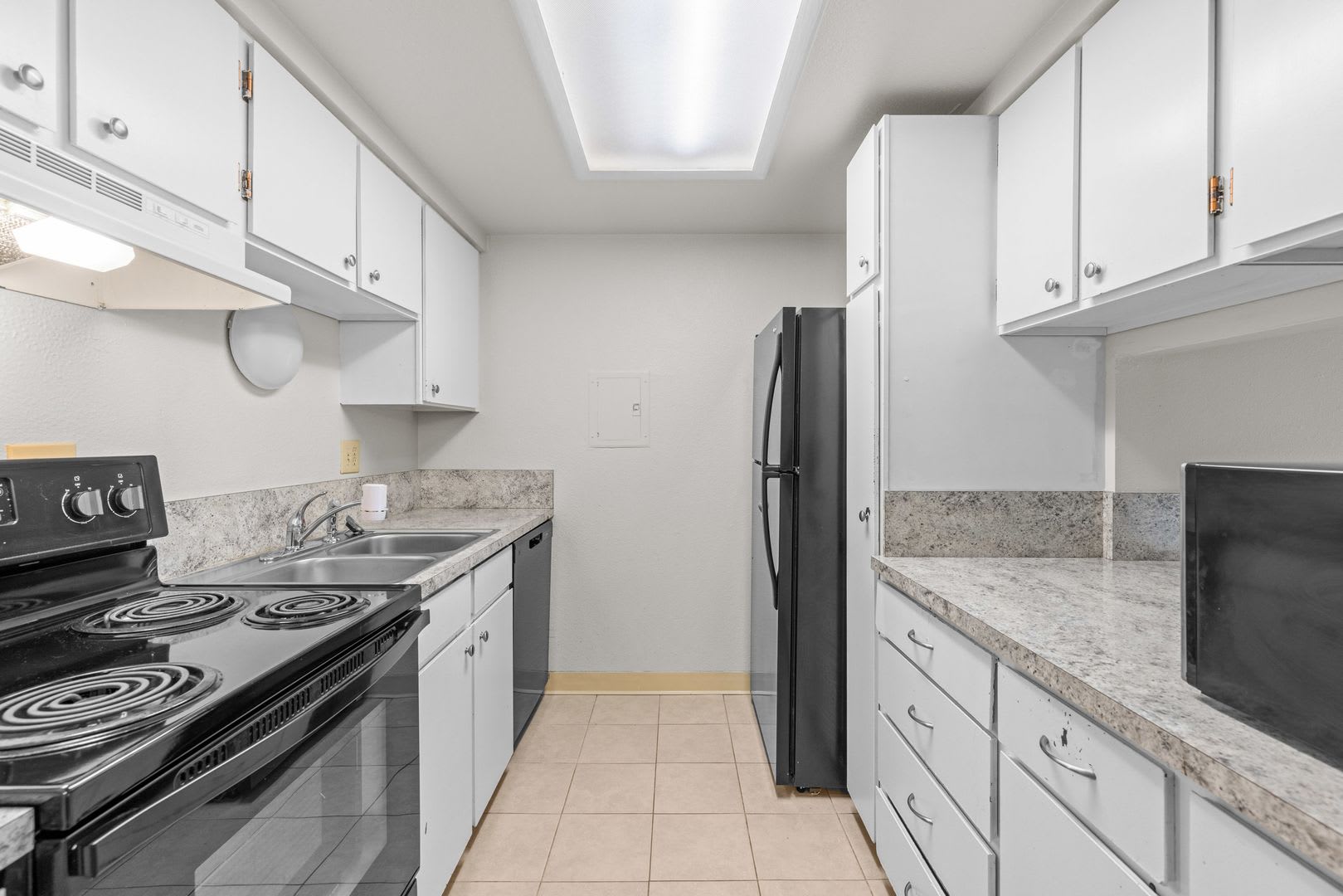 LOVELY spacious 2 bed/2 bath Westminster condo – photo 3