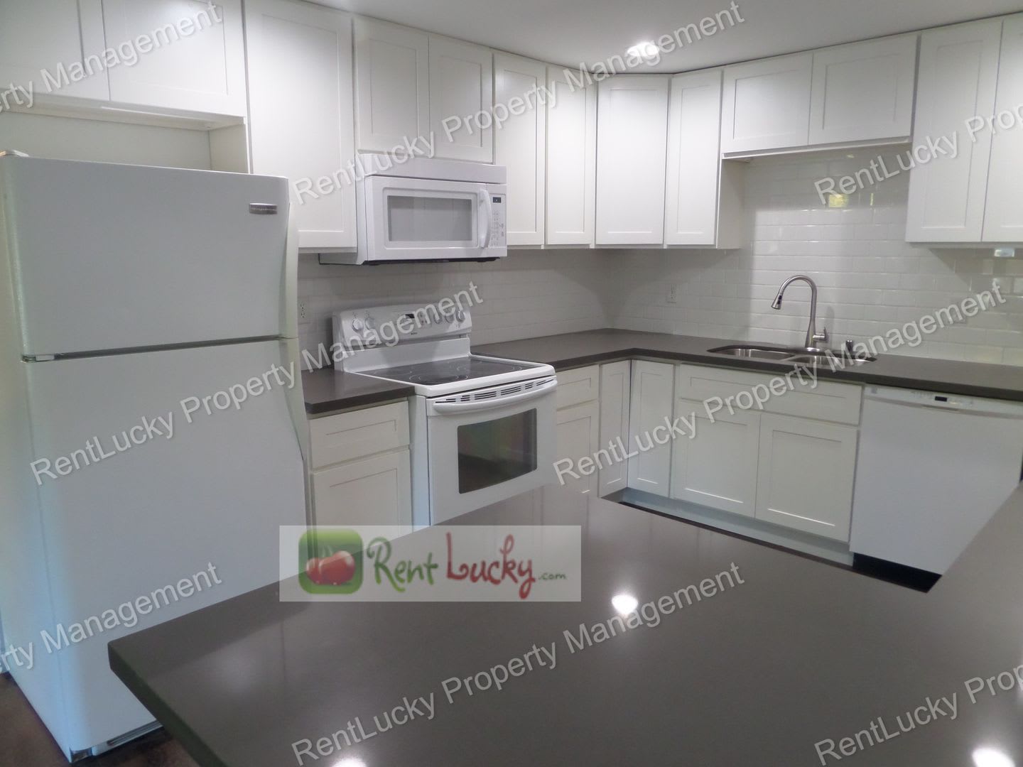 Great UPDATED 4-Bedroom Rambler in Great Auburn Neighborhood! – photo 3