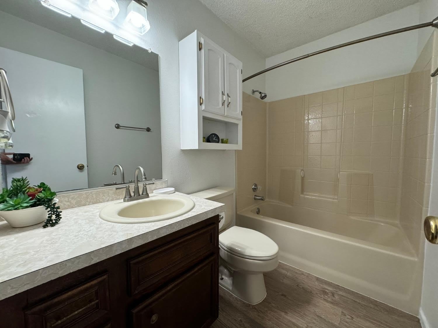 8212 Vernon Avenue – photo 5