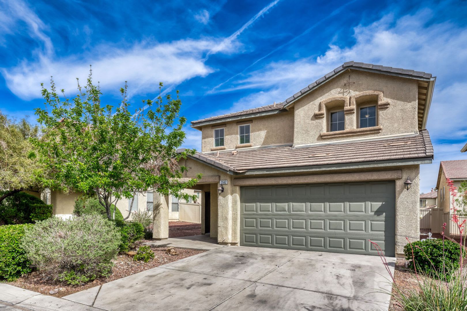 Beautiful 4-Bedroom Henderson Home with Fireplace & 2-Car Garage! – photo 2