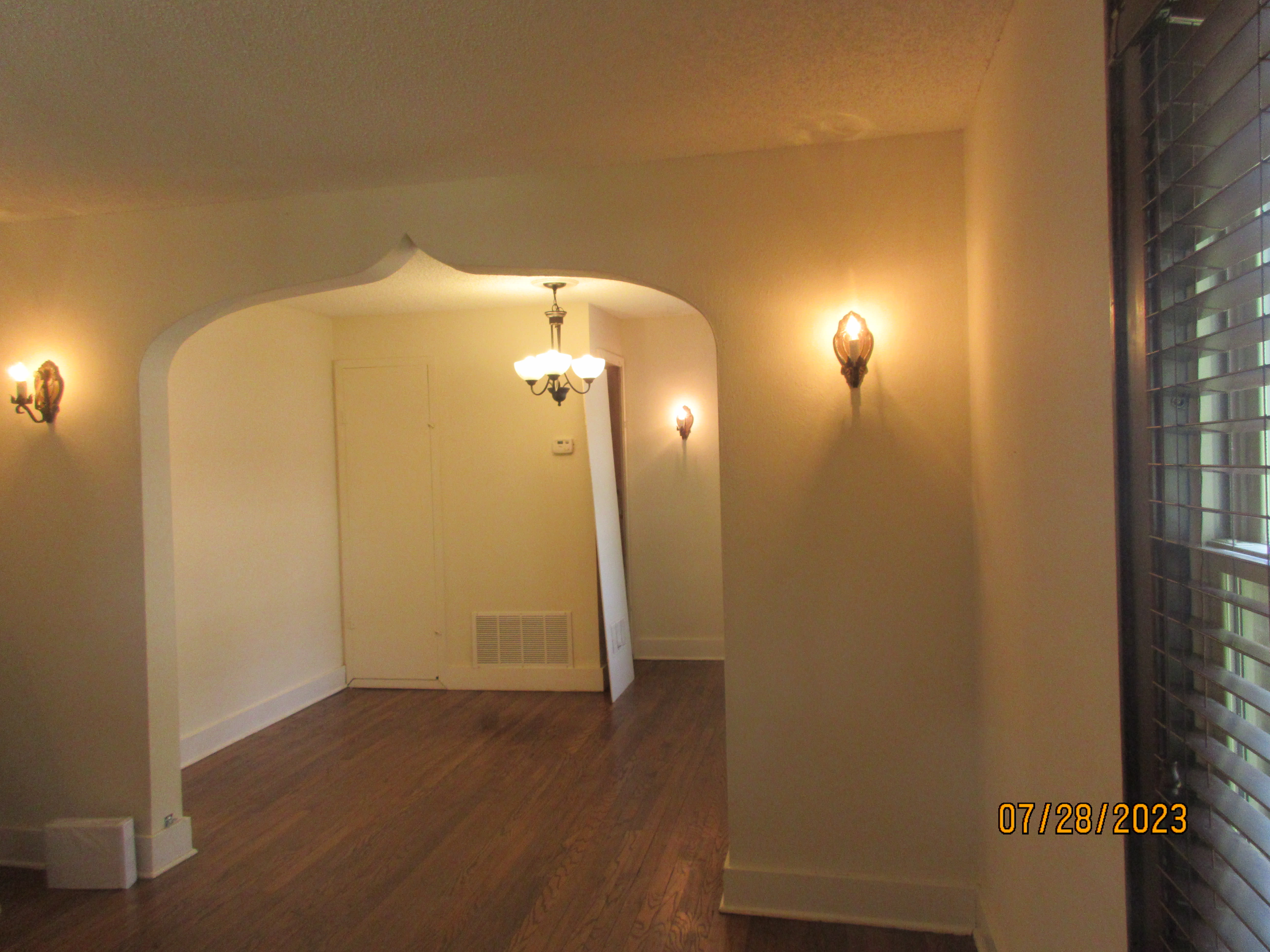 811 N Buffum St – photo 2