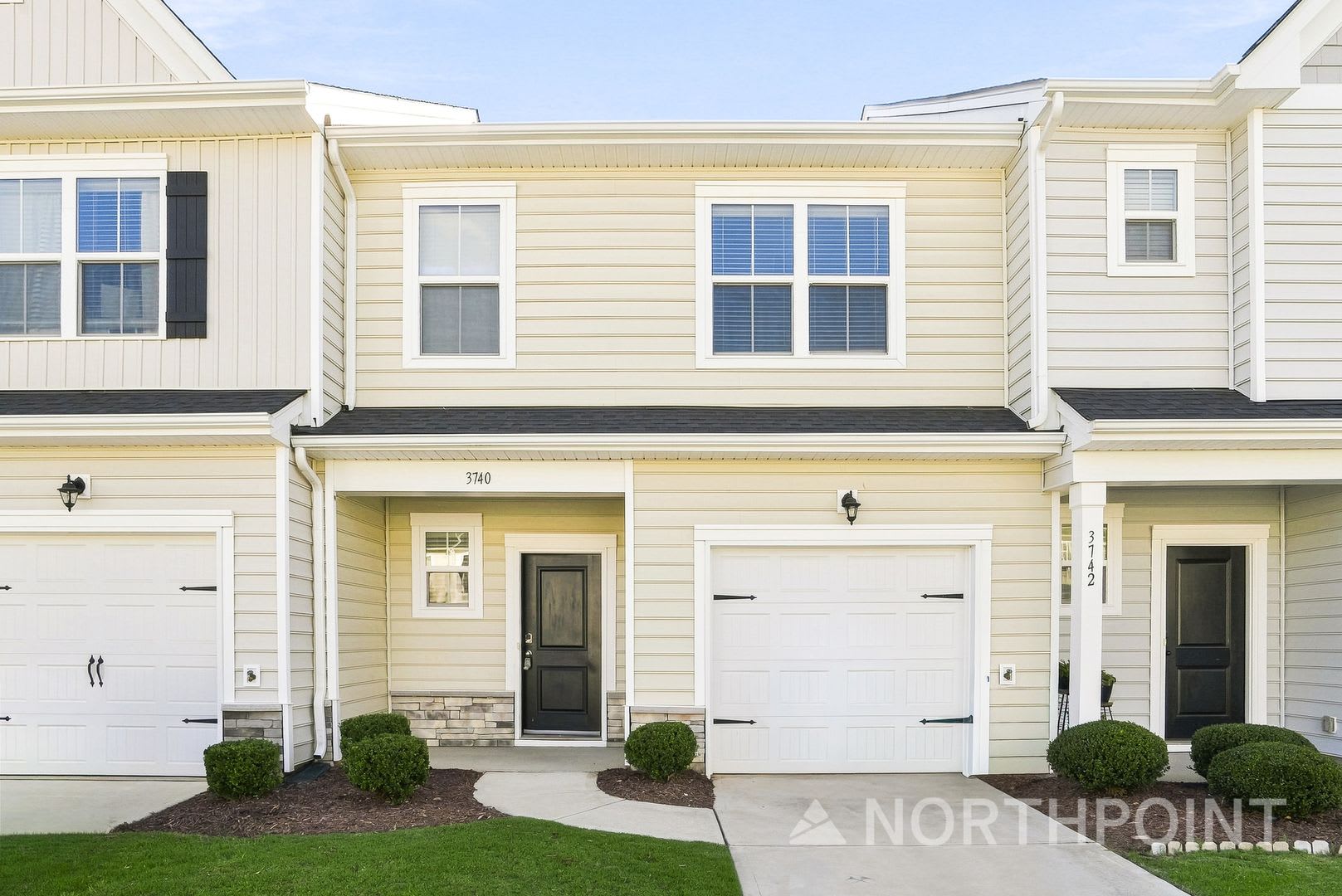 3 BR/2.5BA – photo 1