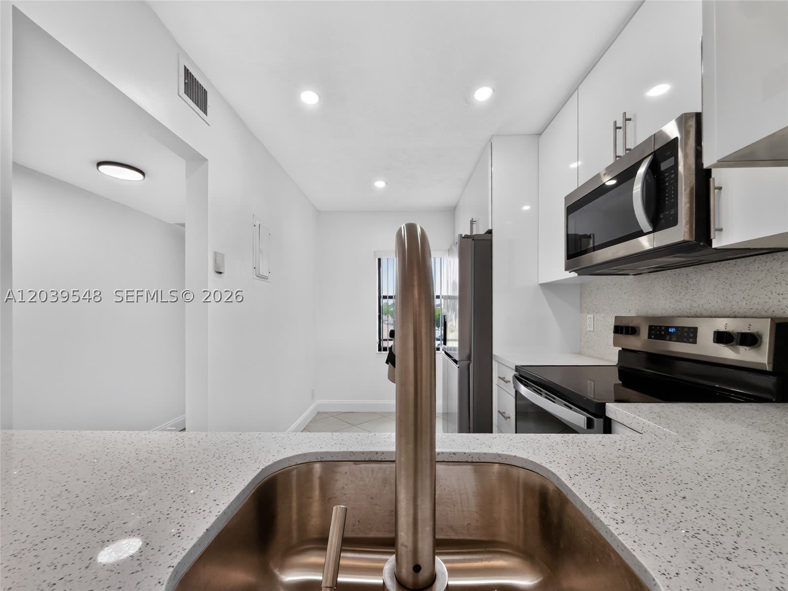 11358 Taft St – photo 2