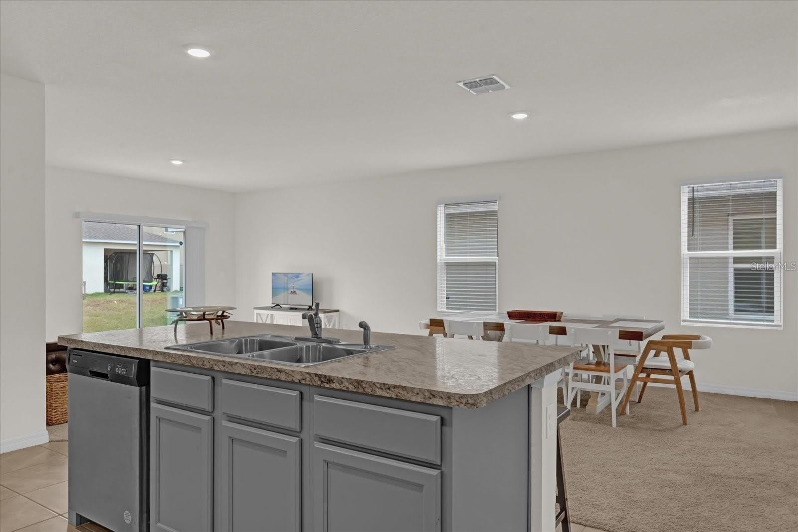 1444 BERRY Lane – photo 4