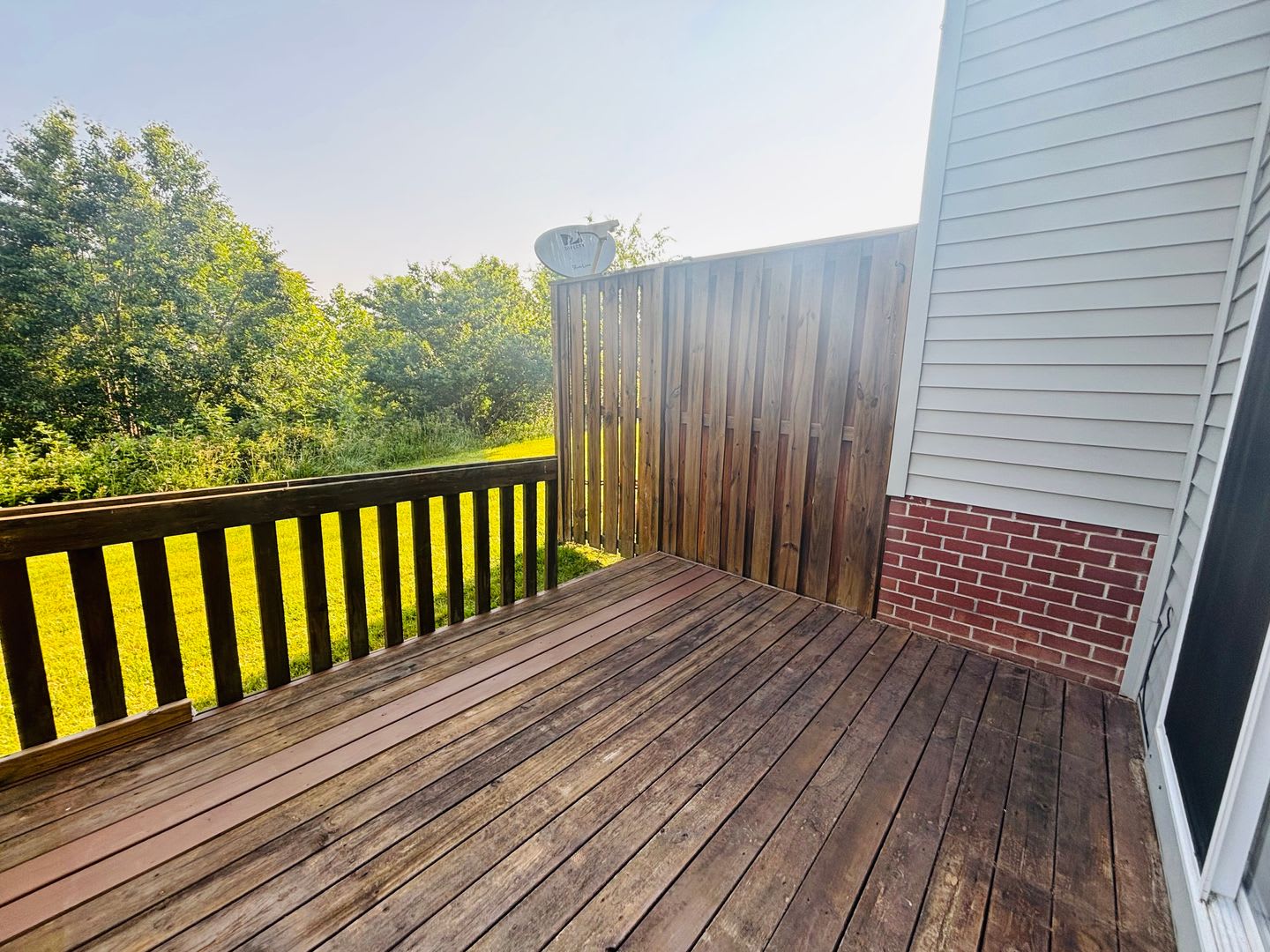 NEW FLOORS! 3 Bedroom 2.5 Half Bath Townhouse – photo 2