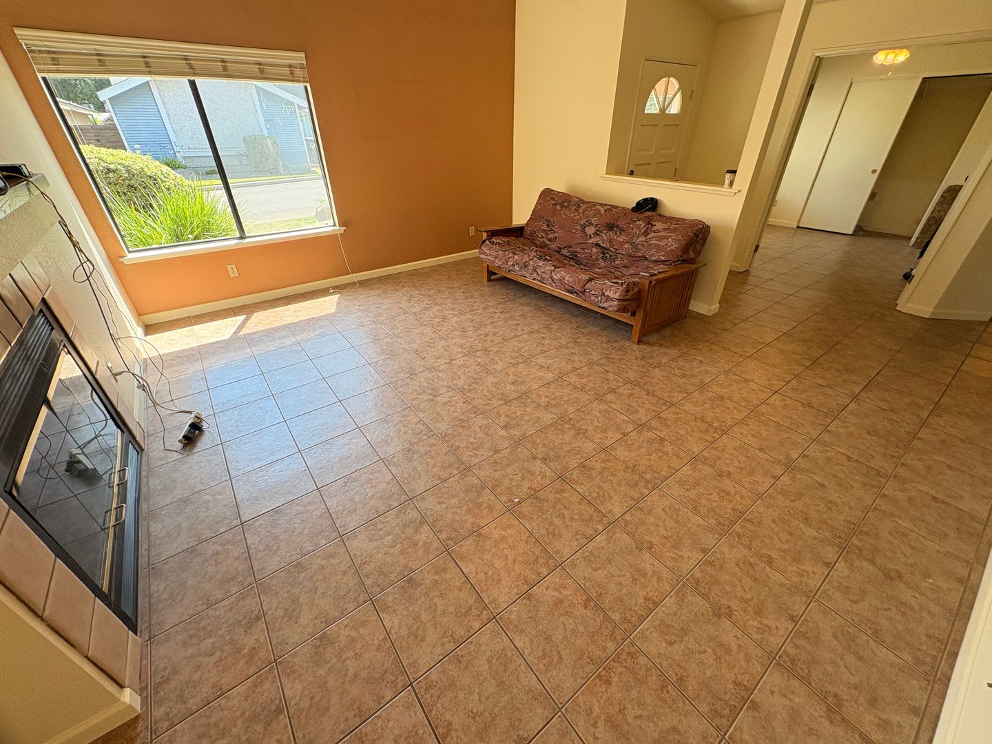 Cozy 3 bedroom, 2 bathroom home in Northeast Visalia – photo 4
