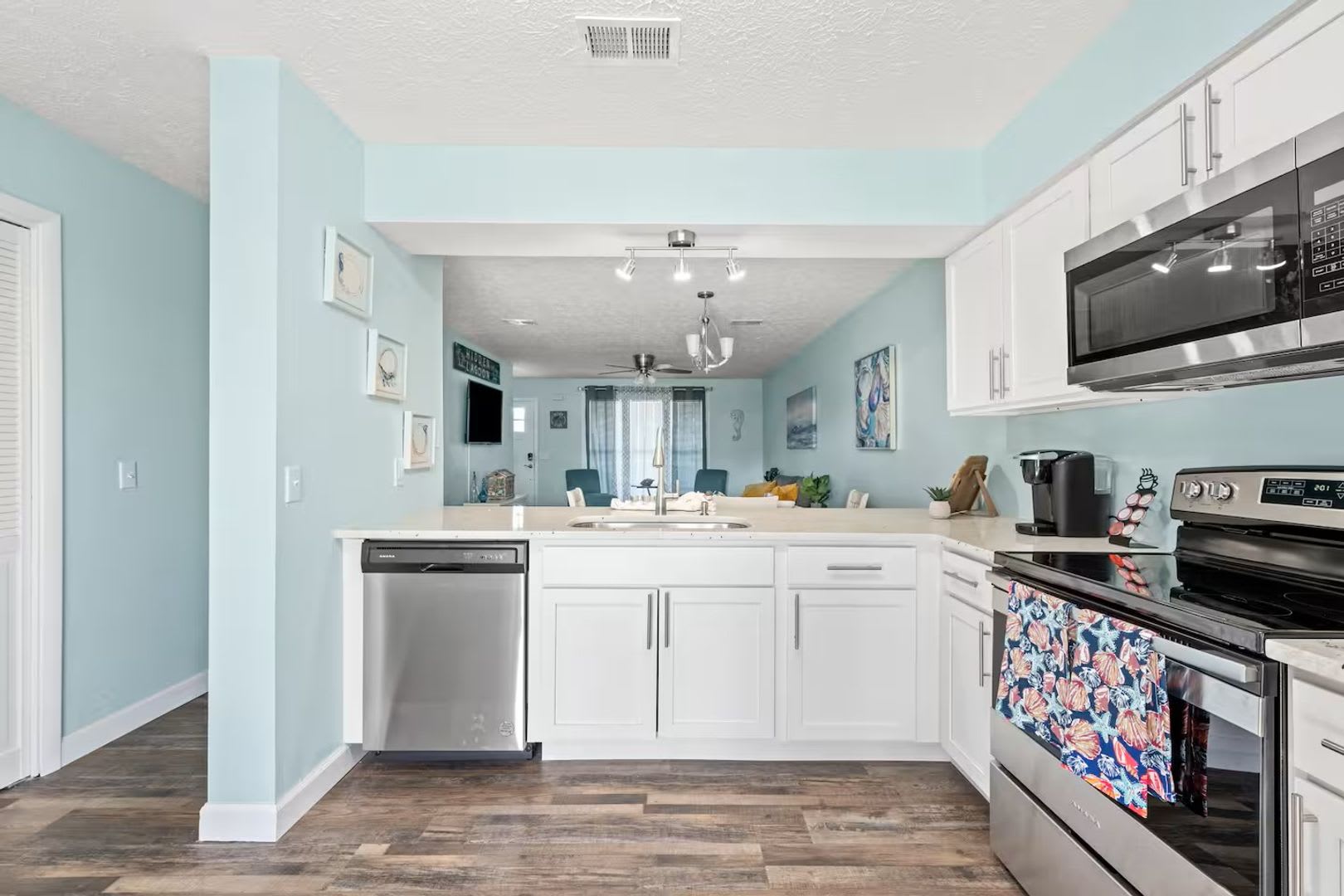 Coastal Living in the Heart of Panama City Beach! *Available FULLY FURNISHED!* – photo 5