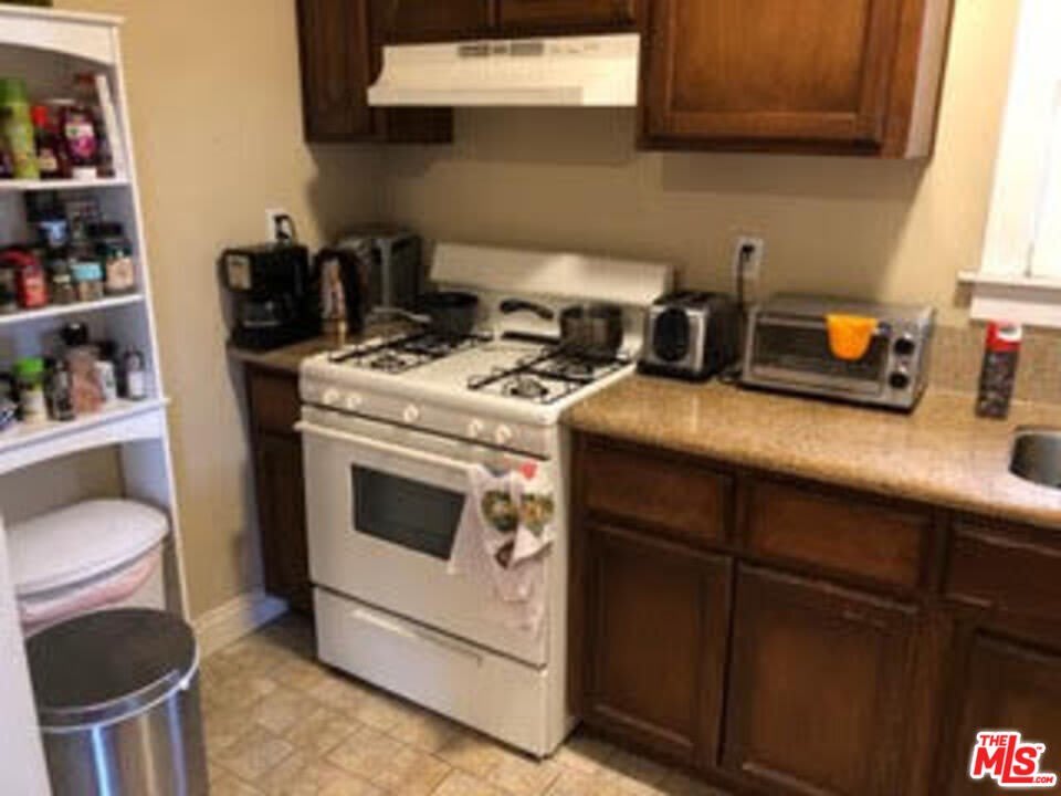 2108 Oak St – photo 3