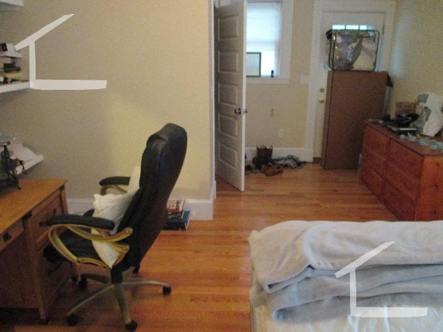 Nicely renovated 3 bed unit with in-unit laundry. – photo 3