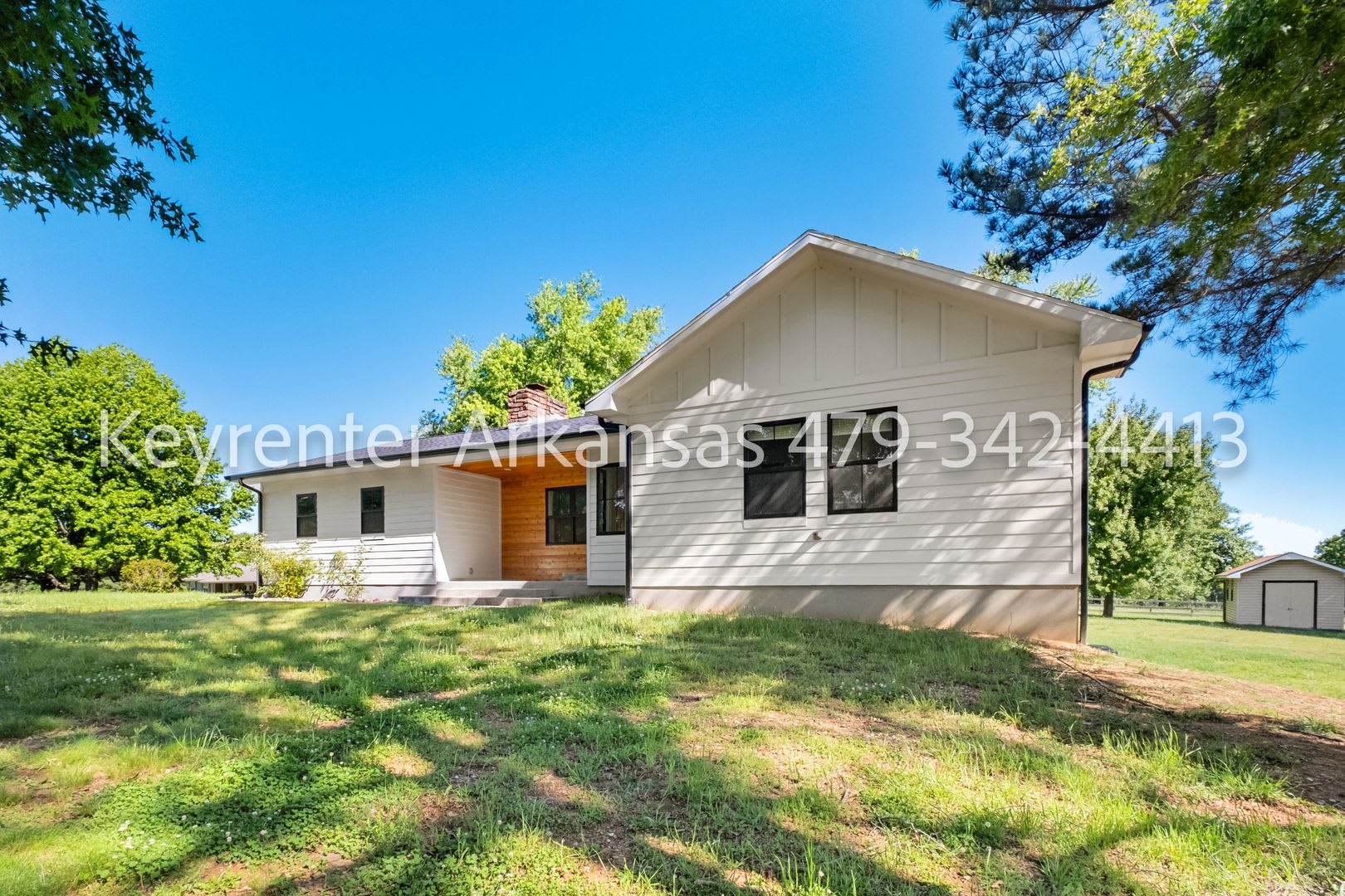 Beautiful 5‑Bedroom Home with Hardwood Floors, Fireplace & Luxurious Master Suite – photo 3