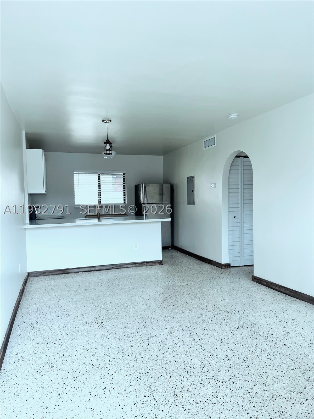 910 SW 4th Ave – photo 4