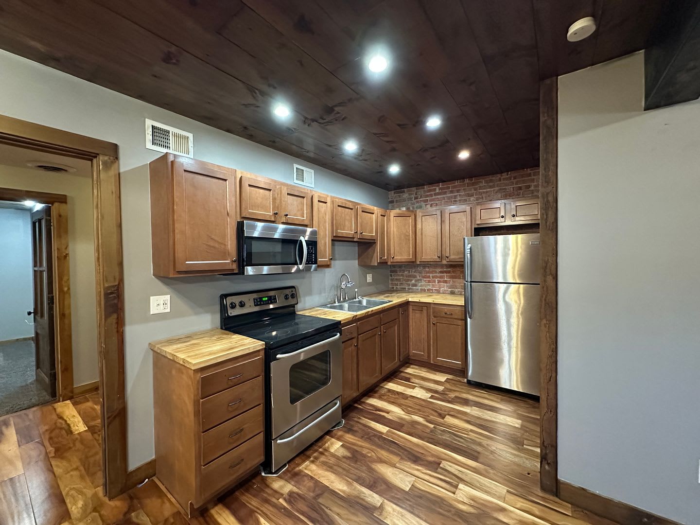 414 Wilson St – photo 3