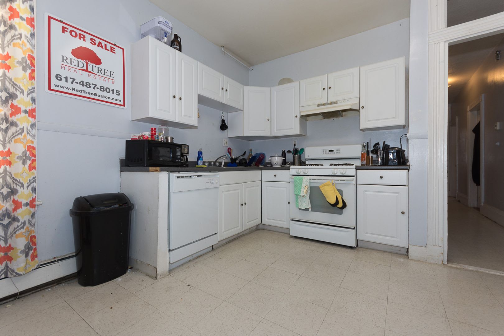 3 Bed / 1 Bath on Hillside St – photo 2