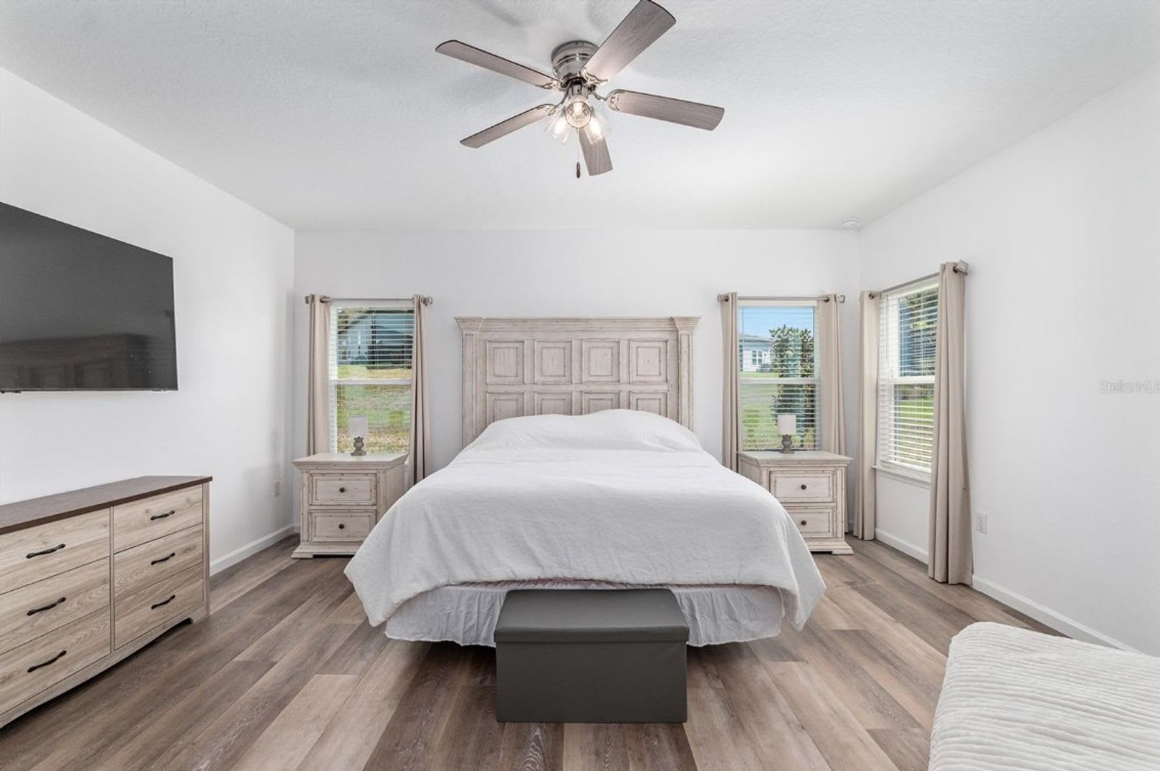 Gorgeous 4/3 with 3 Car Garage – photo 4
