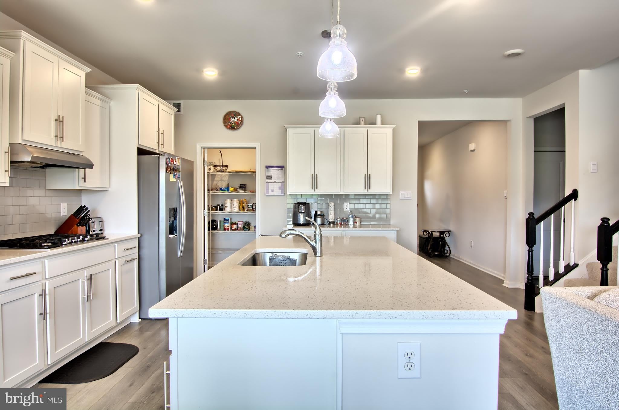 689 N CHANDLER Drive – photo 5