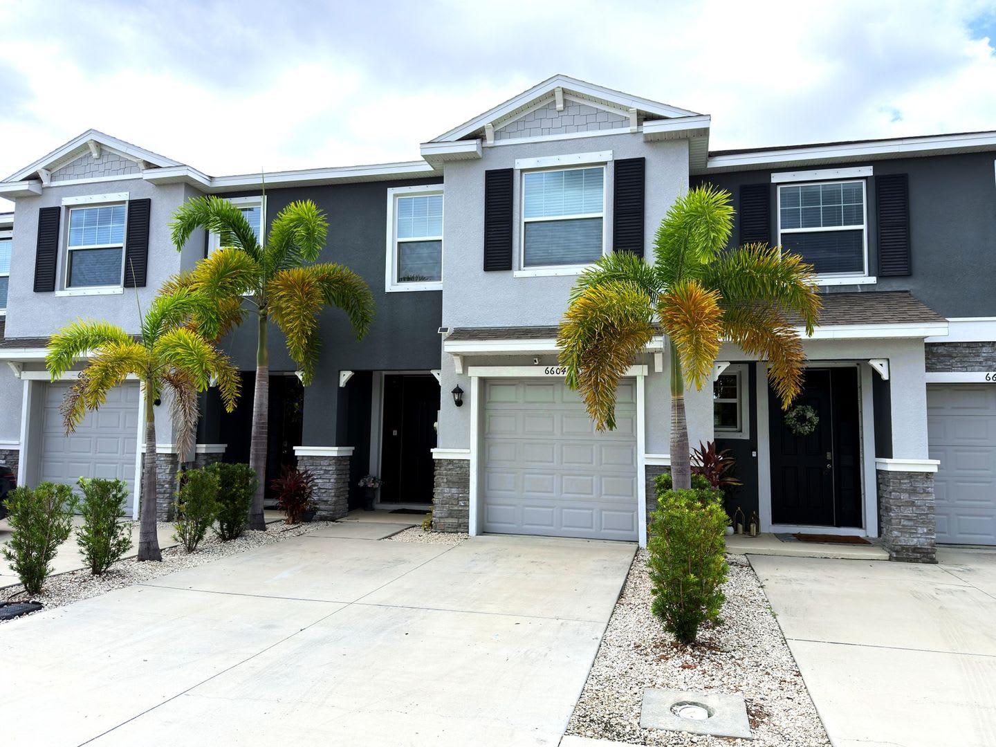 Upgraded Townhome Near Waterside with Screened Lanai & Hot Tub – photo 2