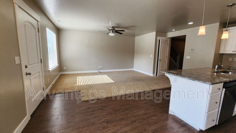 576 N 220 E – photo 4