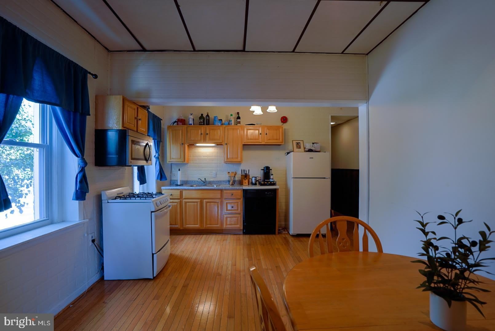1501 LIGHT Street – photo 1
