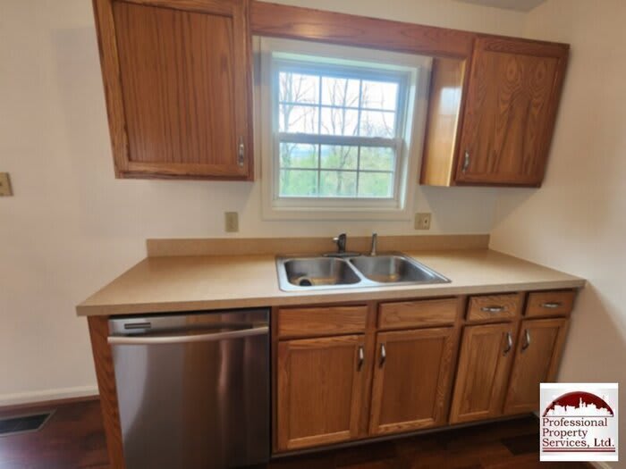 1048 Kasinof Avenue – photo 5