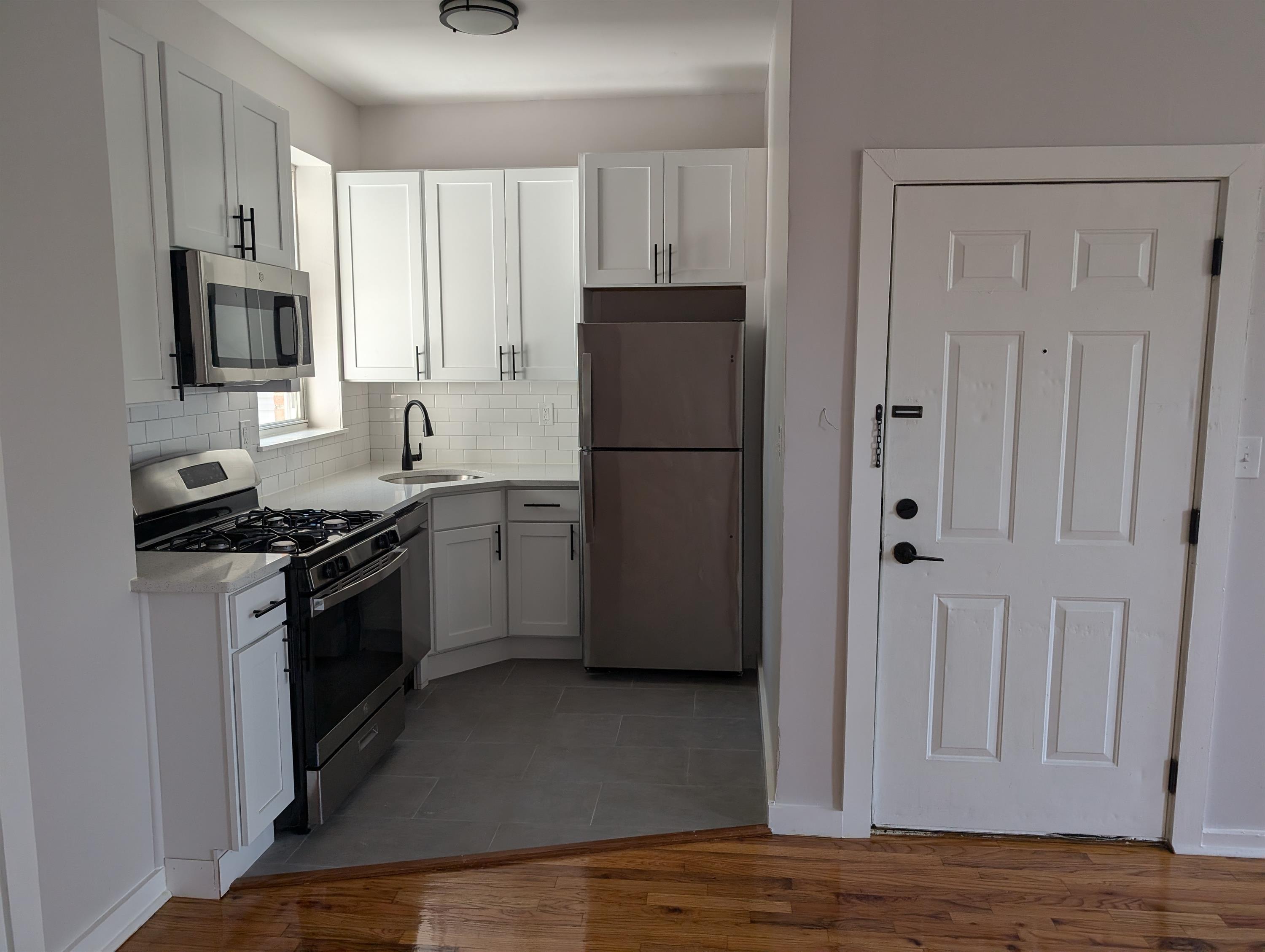 68 Gardner Ave – photo 2